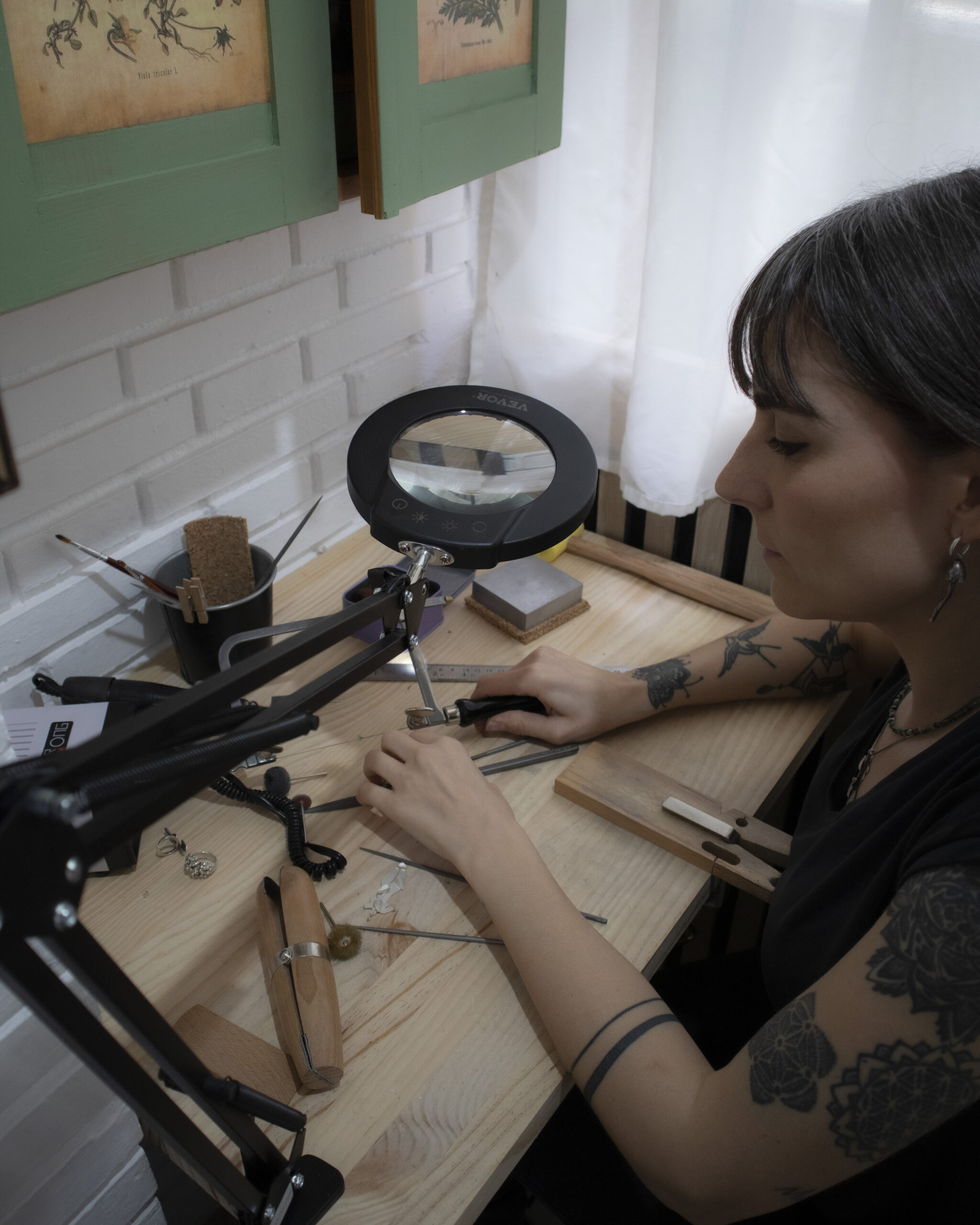 Trabajo artesano en el taller de Efímera.